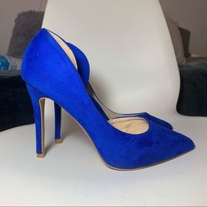 Pointed toe open side heels